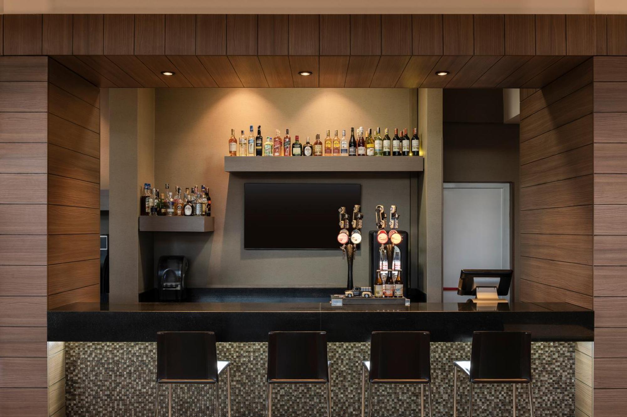 Hampton By Hilton Bogota Airport — Photos 1